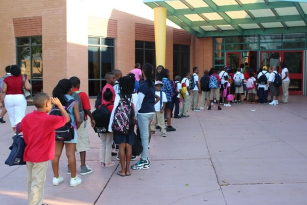 st-louis-students-line-up-to-enter-school